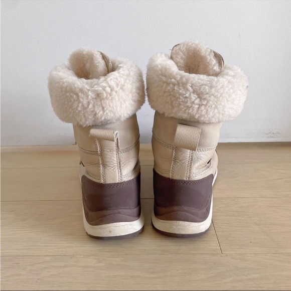 UGG Women's Adirondacky III Winter Boot - Sand Size US 8 - Picture 2 of 10